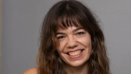 Rebecca_Scharlach_Zugeschnitten