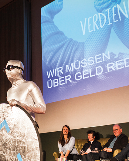 Beim Forum Medienpraxis / Media Practice gehen Studierende mit der Bremer Medienwirtschaft in den Austausch.